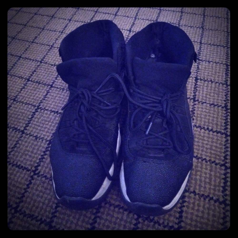 Size 10 space jams men's sports shoes